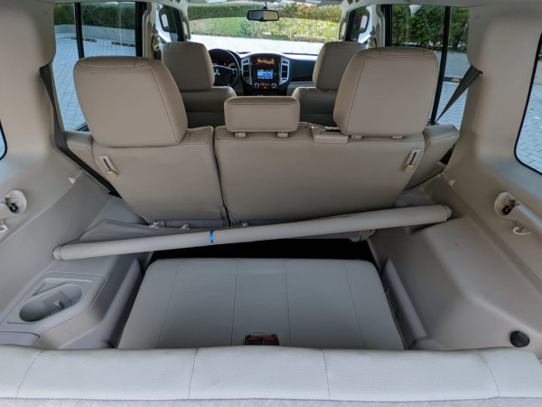 Mitsubishi Pajero 2017  White LHD Petrol AT SUV 4WD view 5