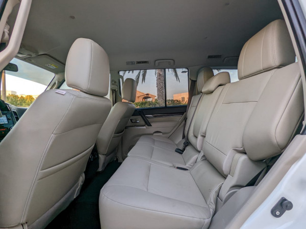 Mitsubishi Pajero 2017  White LHD Petrol AT SUV 4WD view 6