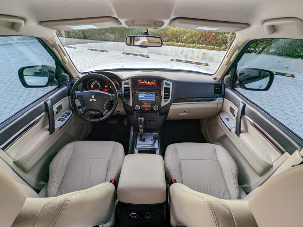 Mitsubishi Pajero 2017  White LHD Petrol AT SUV 4WD view 9