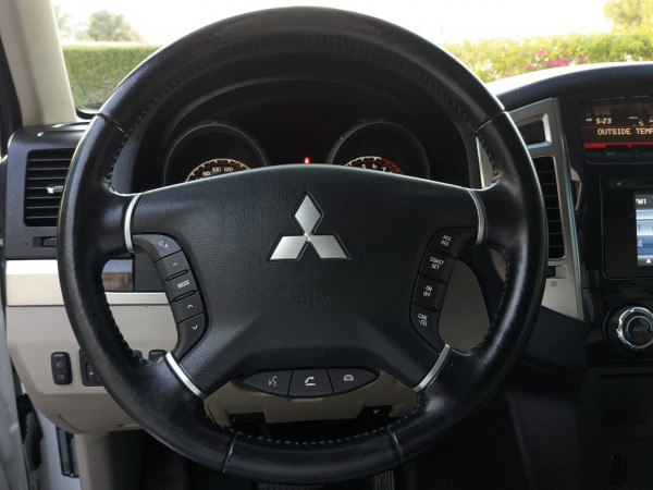 Mitsubishi Pajero 2017  White LHD Petrol AT SUV 4WD view 13