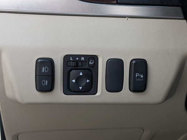 Mitsubishi Pajero 2017  White LHD Petrol AT SUV 4WD view 14