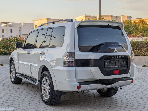 Mitsubishi Pajero 2017  White LHD Petrol AT SUV 4WD view 15