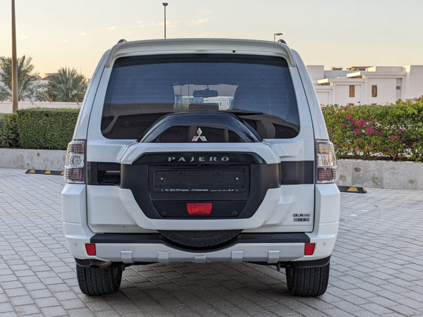 Mitsubishi Pajero 2017  White LHD Petrol AT SUV 4WD view 16