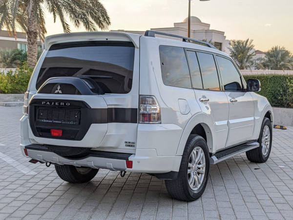 Mitsubishi Pajero 2017  White LHD Petrol AT SUV 4WD view 17