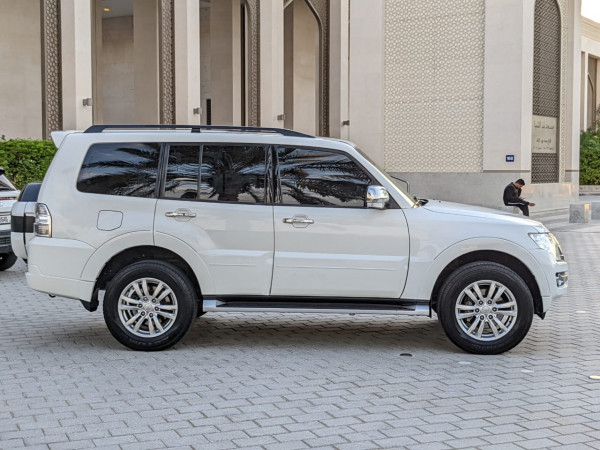 Mitsubishi Pajero 2017  White LHD Petrol AT SUV 4WD view 18