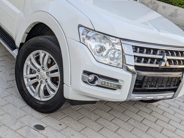 Mitsubishi Pajero 2017  White LHD Petrol AT SUV 4WD view 20