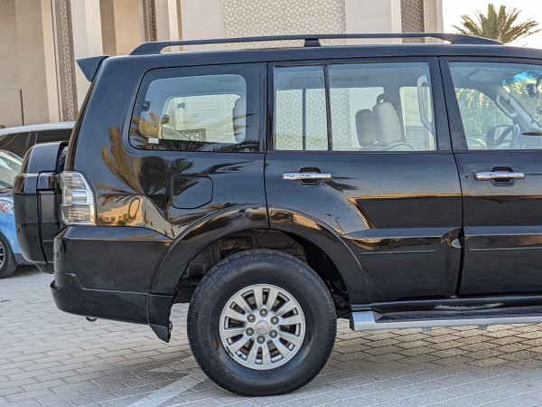 Mitsubishi Pajero 2015  Black LHD Petrol AT SUV 4WD view 2