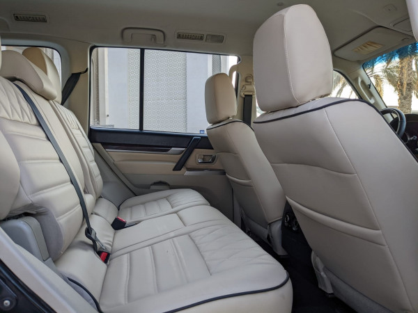 Mitsubishi Pajero 2015  Black LHD Petrol AT SUV 4WD view 3