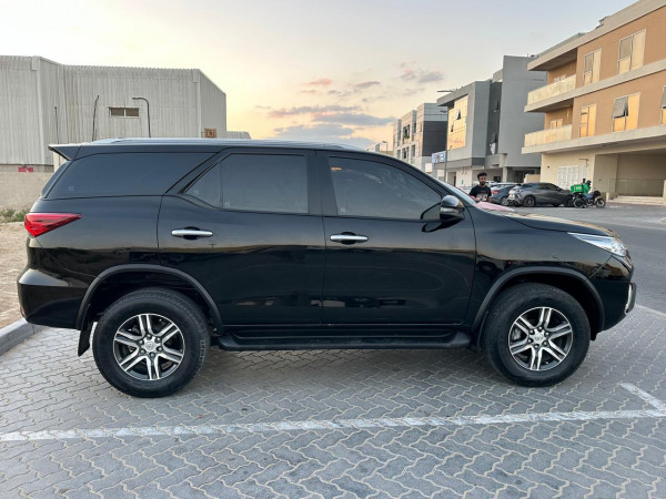 Toyota Fortuner 2020  Black LHD Petrol AT SUV 4WD