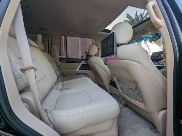 Toyota Land Cruiser 2014  Black LHD Petrol AT SUV 4WD view 3
