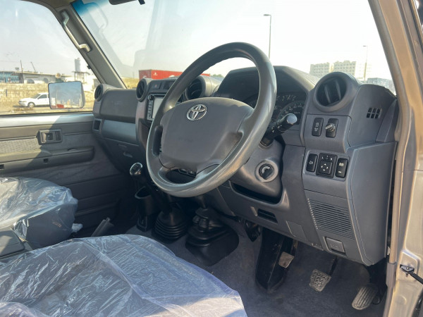 Toyota Land Cruiser Pickup 2017  Silver RHD Diesel MT Pickup 4WD view 7