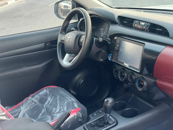 Toyota Hilux 2020/ White LHD Petrol AT Pickup 4WD view 9
