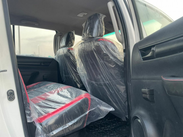 Toyota Hilux 2020/ White LHD Petrol AT Pickup 4WD view 10