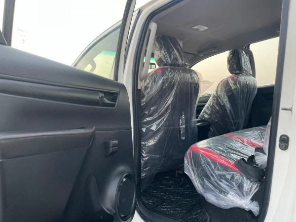 Toyota Hilux 2020/ White LHD Petrol AT Pickup 4WD view 12