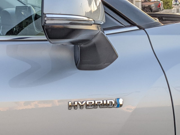 Toyota Highlander 2023/ Silver LHD Hybrid AT SUV 4WD view 3