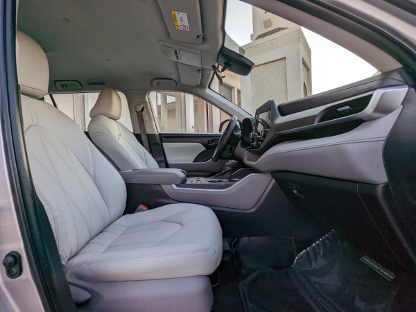 Toyota Highlander 2023/ Silver LHD Hybrid AT SUV 4WD view 4