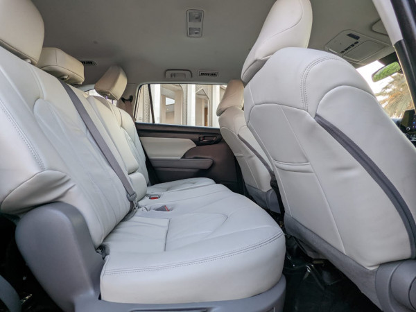 Toyota Highlander 2023/ Silver LHD Hybrid AT SUV 4WD view 6