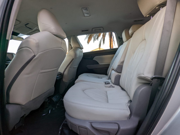 Toyota Highlander 2023/ Silver LHD Hybrid AT SUV 4WD view 8