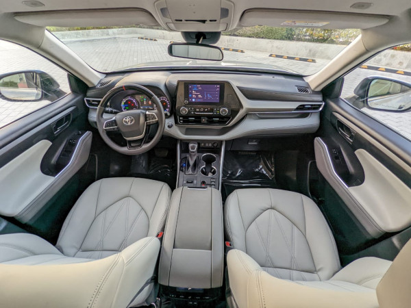 Toyota Highlander 2023/ Silver LHD Hybrid AT SUV 4WD view 9
