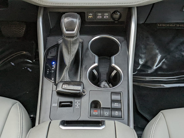 Toyota Highlander 2023/ Silver LHD Hybrid AT SUV 4WD view 10