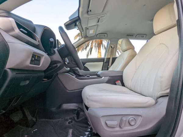 Toyota Highlander 2023/ Silver LHD Hybrid AT SUV 4WD view 11