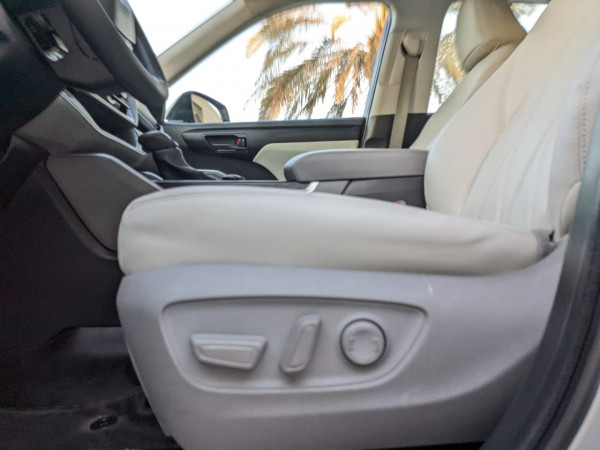 Toyota Highlander 2023/ Silver LHD Hybrid AT SUV 4WD view 13