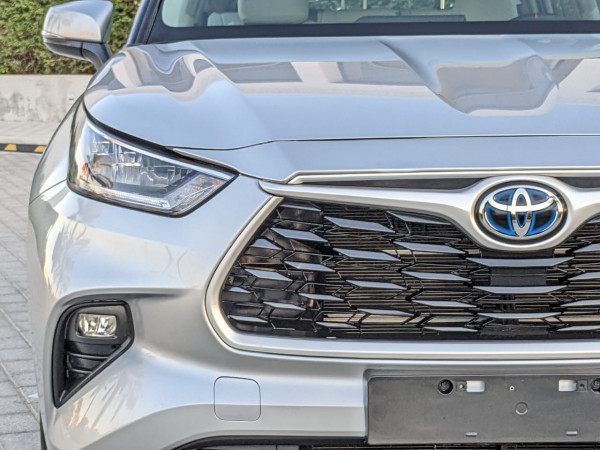 Toyota Highlander 2023/ Silver LHD Hybrid AT SUV 4WD view 21