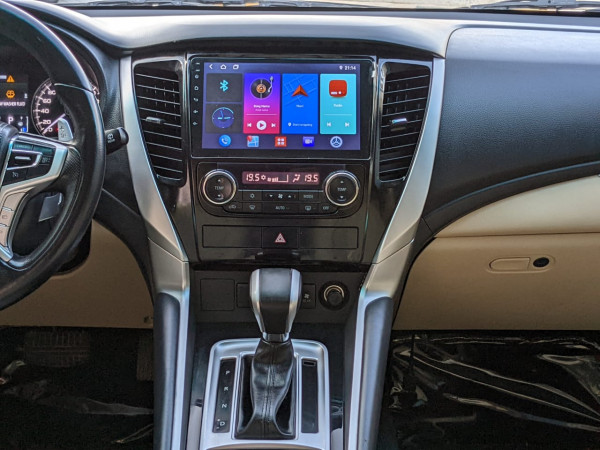Mitsubishi Montero 2019  Brown LHD Petrol AT SUV 4WD view 2