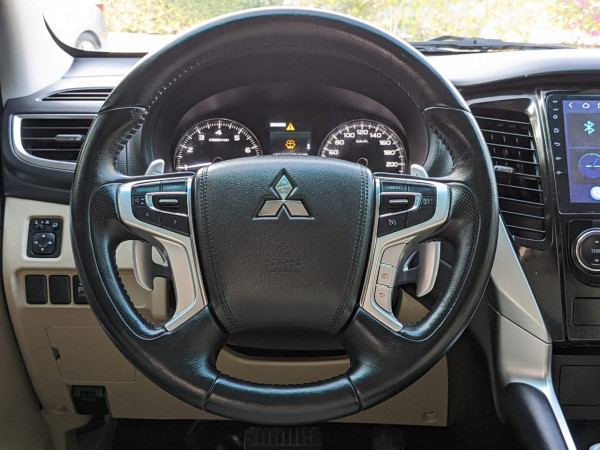 Mitsubishi Montero 2019  Brown LHD Petrol AT SUV 4WD view 3