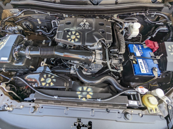 Mitsubishi Montero 2019  Brown LHD Petrol AT SUV 4WD view 7