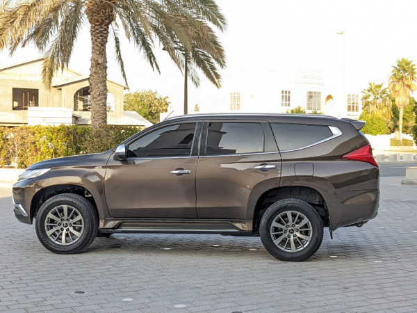 Mitsubishi Montero 2019  Brown LHD Petrol AT SUV 4WD view 8