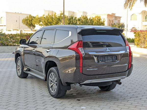 Mitsubishi Montero 2019  Brown LHD Petrol AT SUV 4WD view 10