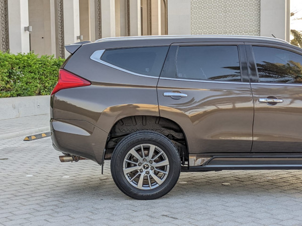 Mitsubishi Montero 2019  Brown LHD Petrol AT SUV 4WD view 12