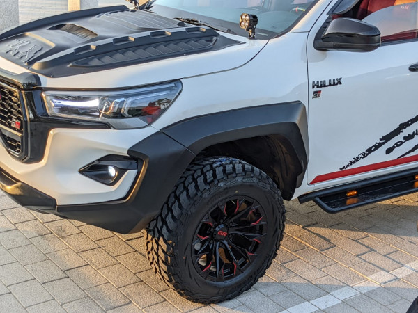 Toyota Hilux 2016  White LHD Petrol AT Pickup 4WD view 7