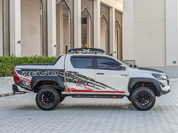 Toyota Hilux 2016  White LHD Petrol AT Pickup 4WD view 21