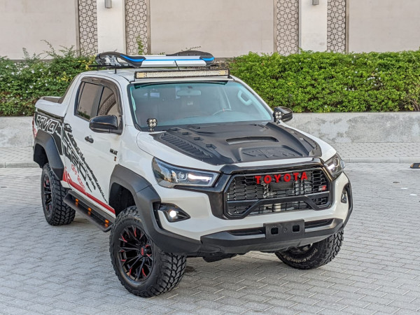 Toyota Hilux 2016  White LHD Petrol AT Pickup 4WD view 25