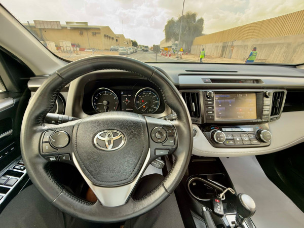 Toyota RAV 4 2018  Grey LHD Petrol AT SUV Crossover 4WD view 5