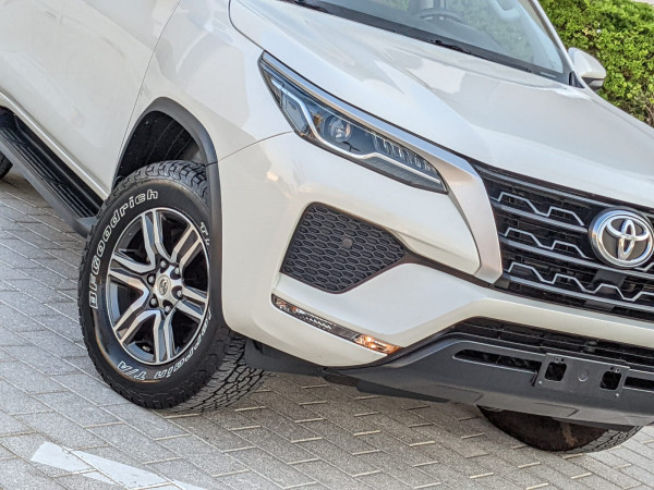 Toyota Fortuner 2022  White LHD Petrol AT SUV 4WD