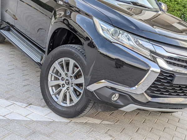Mitsubishi Montero 2016  Black LHD Petrol AT SUV 2WD