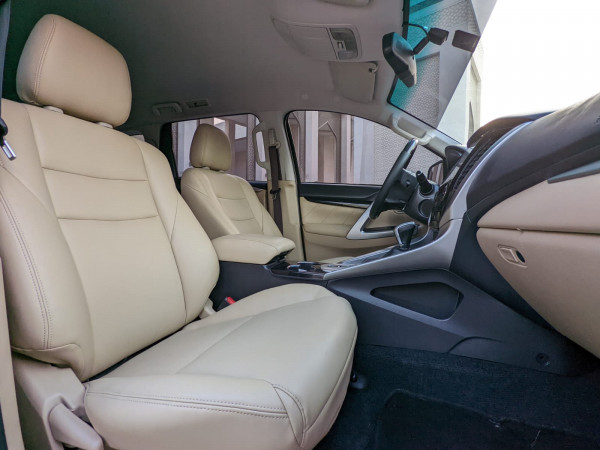 Mitsubishi Montero 2016  Black LHD Petrol AT SUV 2WD view 2