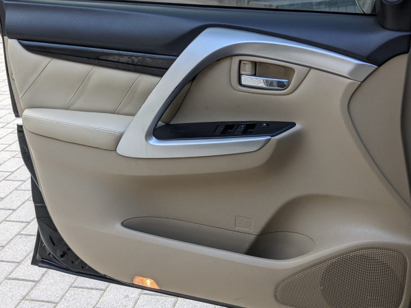 Mitsubishi Montero 2016  Black LHD Petrol AT SUV 2WD view 14