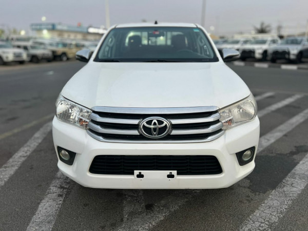 Toyota Hilux 2021/ White LHD Diesel MT Pickup 4WD
