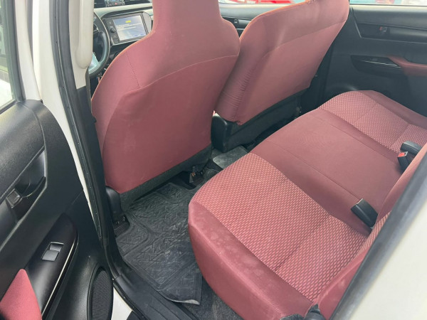 Toyota Hilux 2021/ White LHD Diesel MT Pickup 4WD view 6