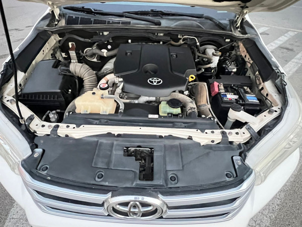Toyota Hilux 2021/ White LHD Diesel MT Pickup 4WD view 8