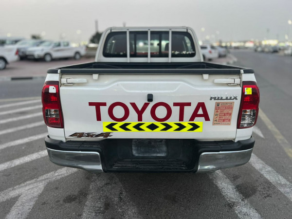Toyota Hilux 2021/ White LHD Diesel MT Pickup 4WD view 10