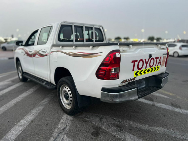 Toyota Hilux 2021/ White LHD Diesel MT Pickup 4WD view 11