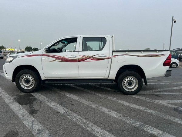 Toyota Hilux 2021/ White LHD Diesel MT Pickup 4WD view 13