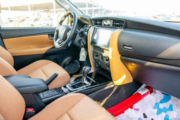 Toyota Fortuner 2024/ White LHD Petrol AT SUV 4WD view 2