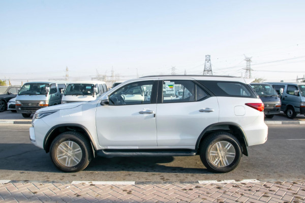 Toyota Fortuner 2024/ White LHD Petrol AT SUV 4WD view 4