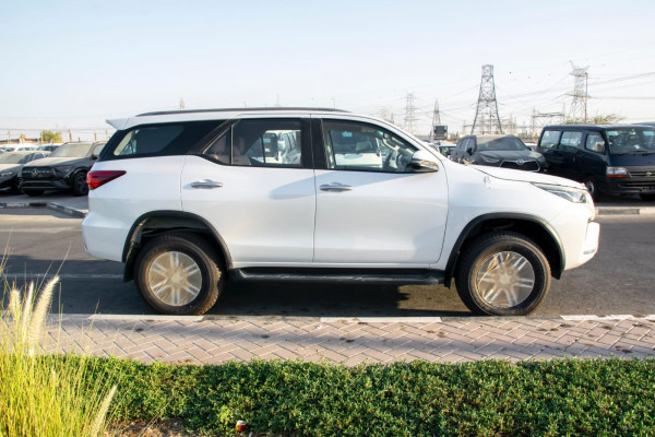 Toyota Fortuner 2024/ White LHD Petrol AT SUV 4WD view 5